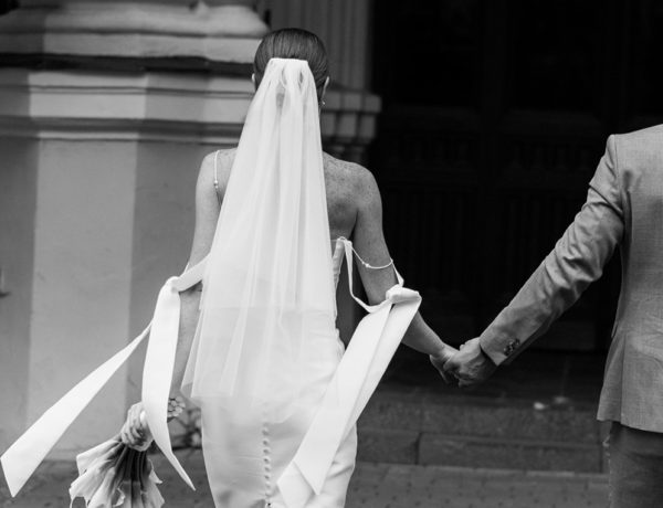 Свадьба для двоих в городе на патриарших прудах, осенняя фотосессия под дождем в усадьбе Кусково, фотограф Дарья Елфутина
